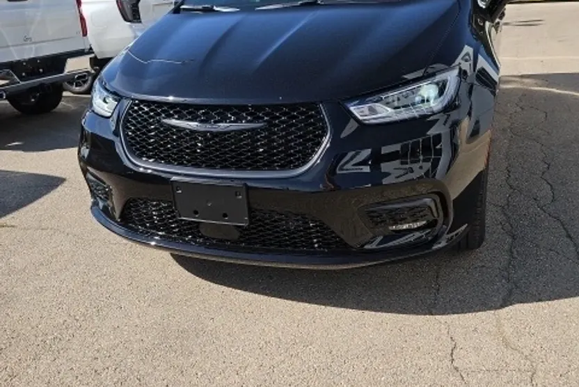2026 Chrysler Pacifica photo 1
