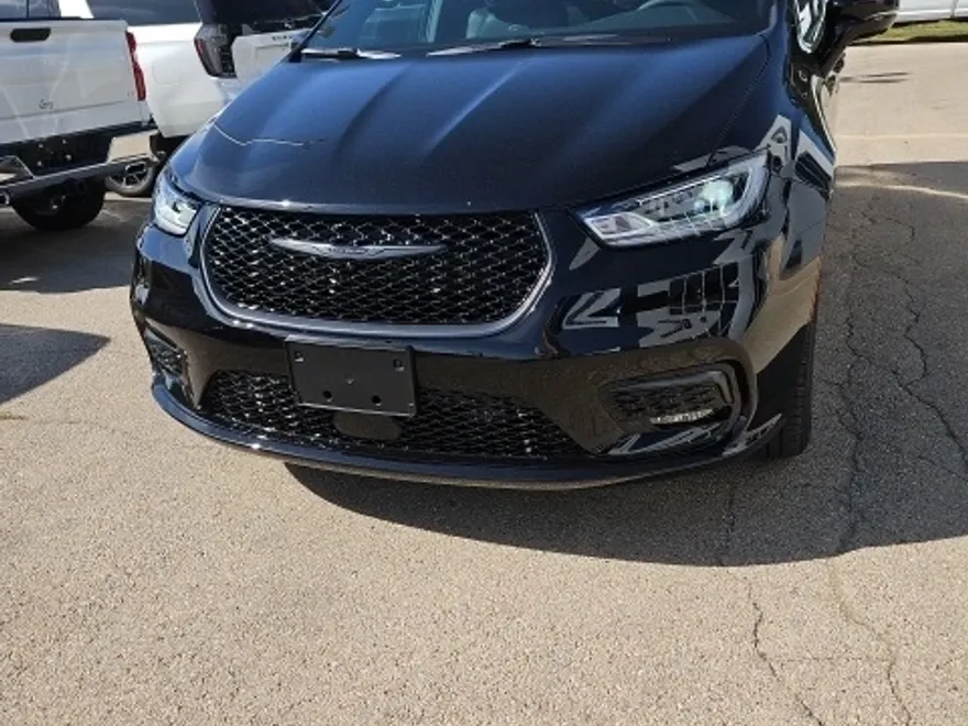 2026 Chrysler Pacifica photo 1