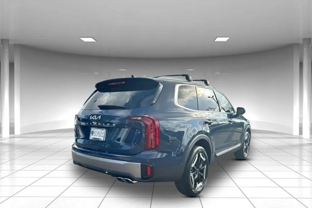 2025 Kia Telluride S photo 1