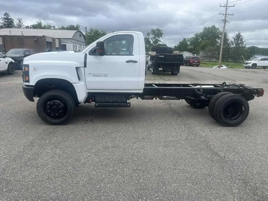 2025 Chevrolet Silverado 5500HD Work Truck photo 1