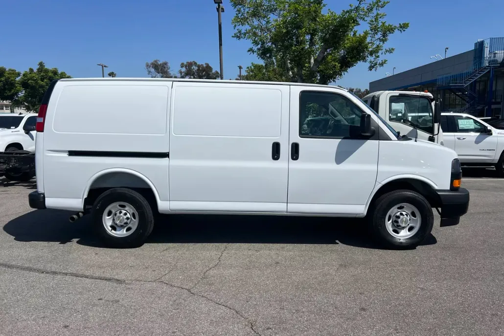 2025 Chevrolet Express Cargo 2500 photo 1