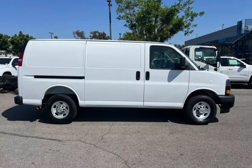 2025 Chevrolet Express Cargo 2500 photo 1