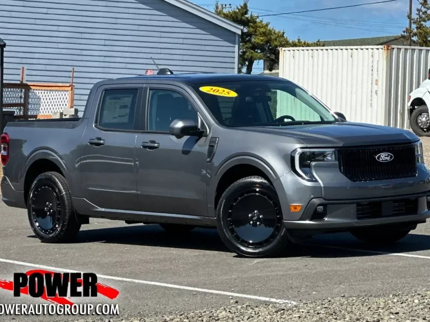 2025 Ford Maverick photo 1