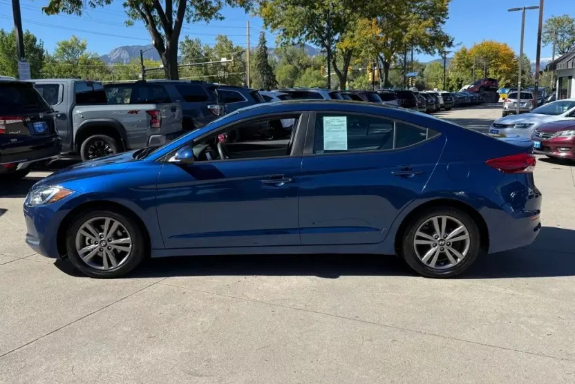 2017 Hyundai Elantra SE photo 1