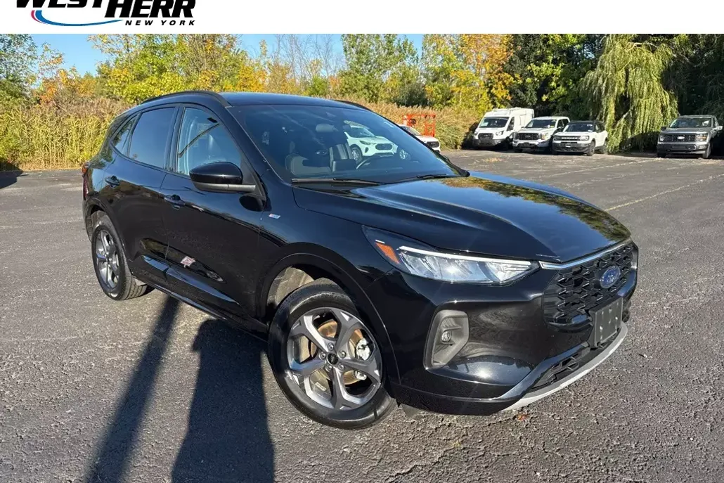 2023 Ford Escape ST-Line Select photo 1