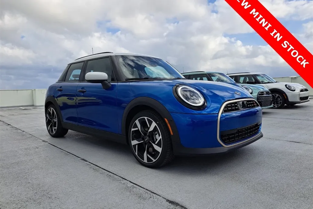 2025 Mini Cooper 4 Door Hardtop Signature photo 1