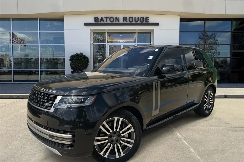 2023 Land Rover Range Rover SE photo 1