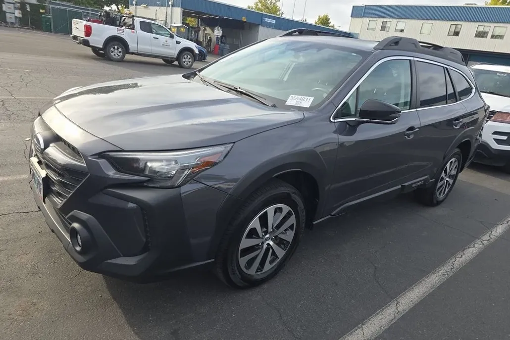 2023 Subaru Outback Premium photo 1