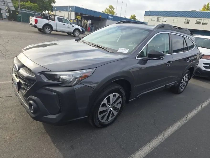 2023 Subaru Outback Premium photo 1