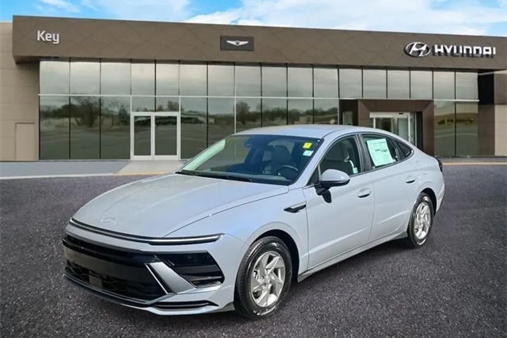 2025 Hyundai Sonata SE photo 1
