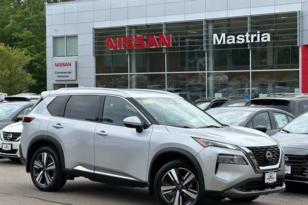 2022 Nissan Rogue SL photo 1