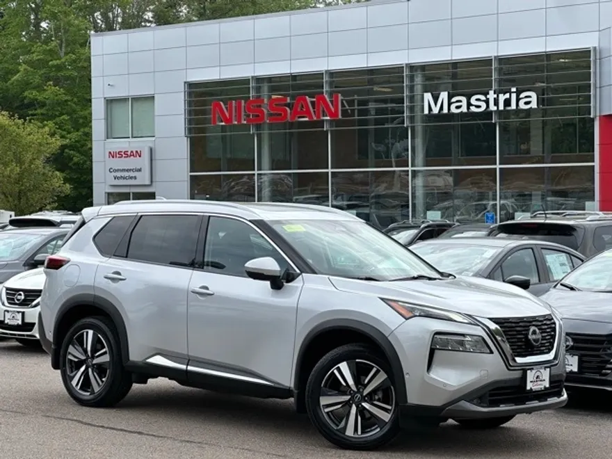 2022 Nissan Rogue SL photo 1