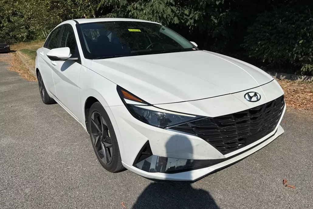 2023 Hyundai Elantra Limited photo 1