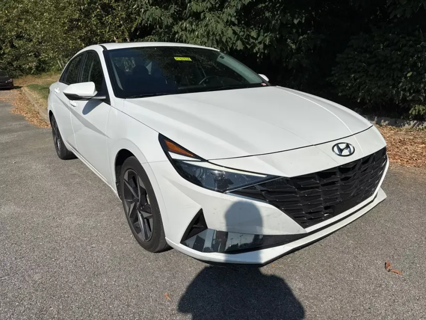 2023 Hyundai Elantra Limited photo 1