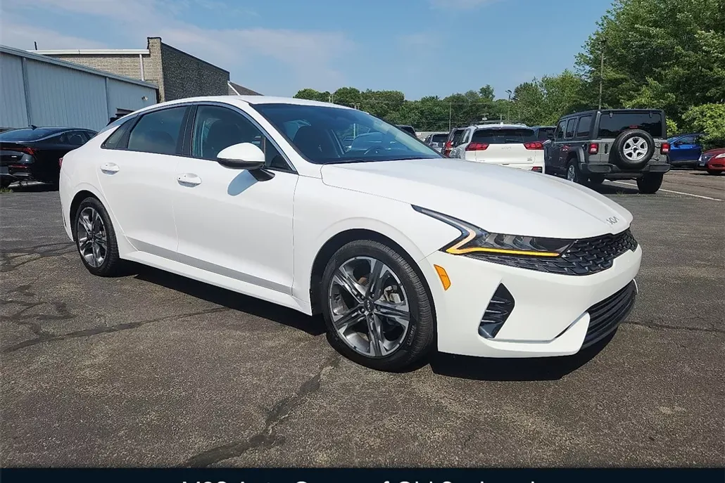 2022 Kia K5 LXS photo 1