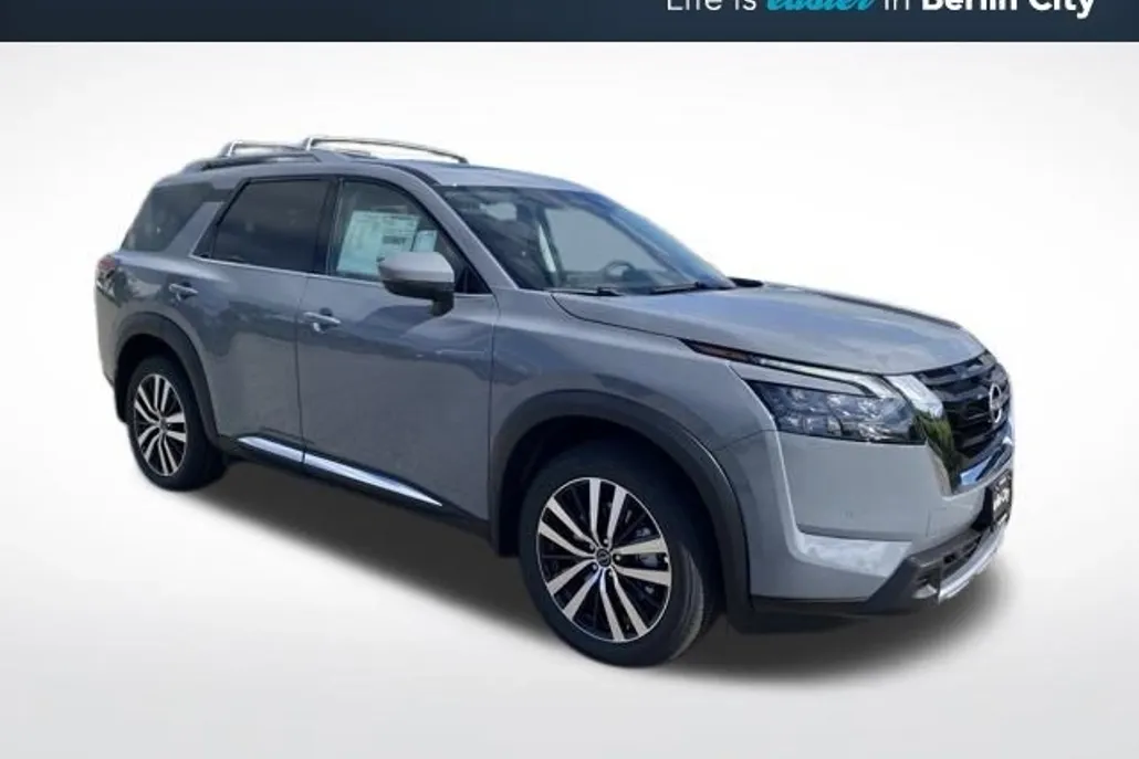 2025 Nissan Pathfinder Platinum photo 1