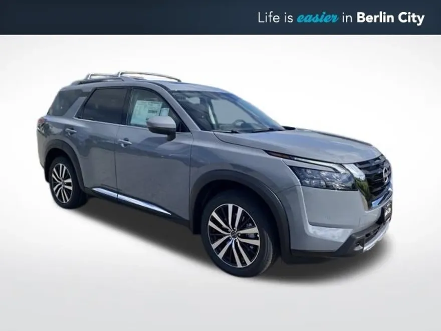 2025 Nissan Pathfinder Platinum photo 1