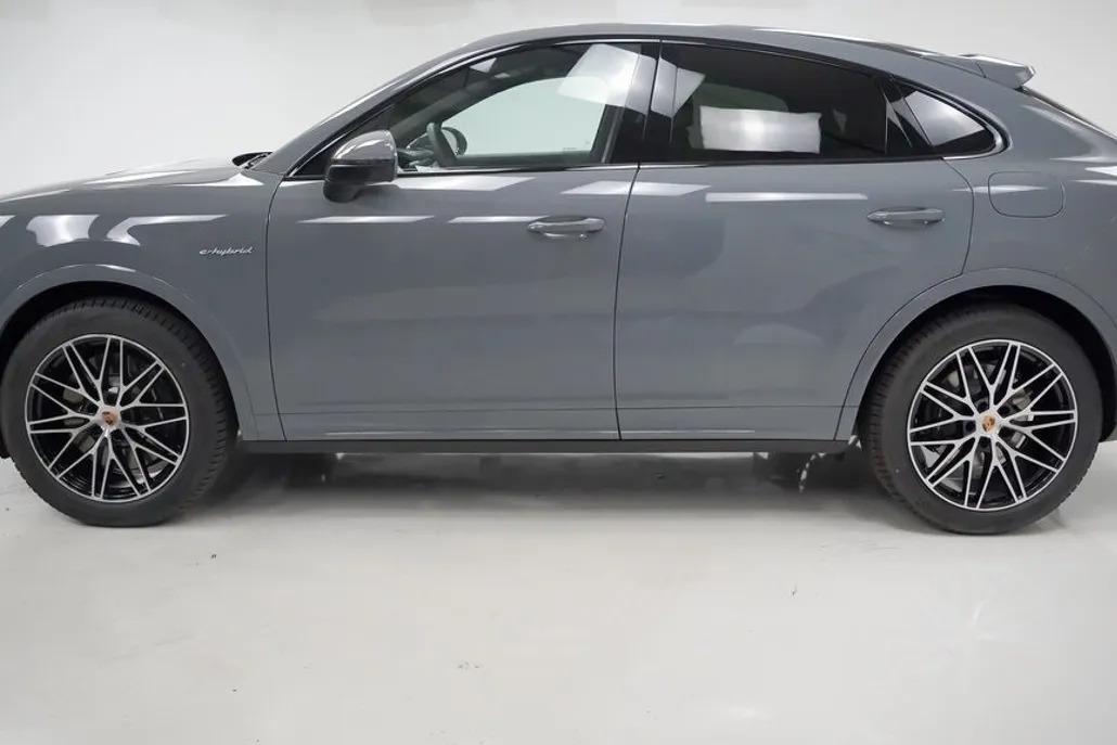 2026 Porsche Cayenne E-Hybrid Coupe photo 1