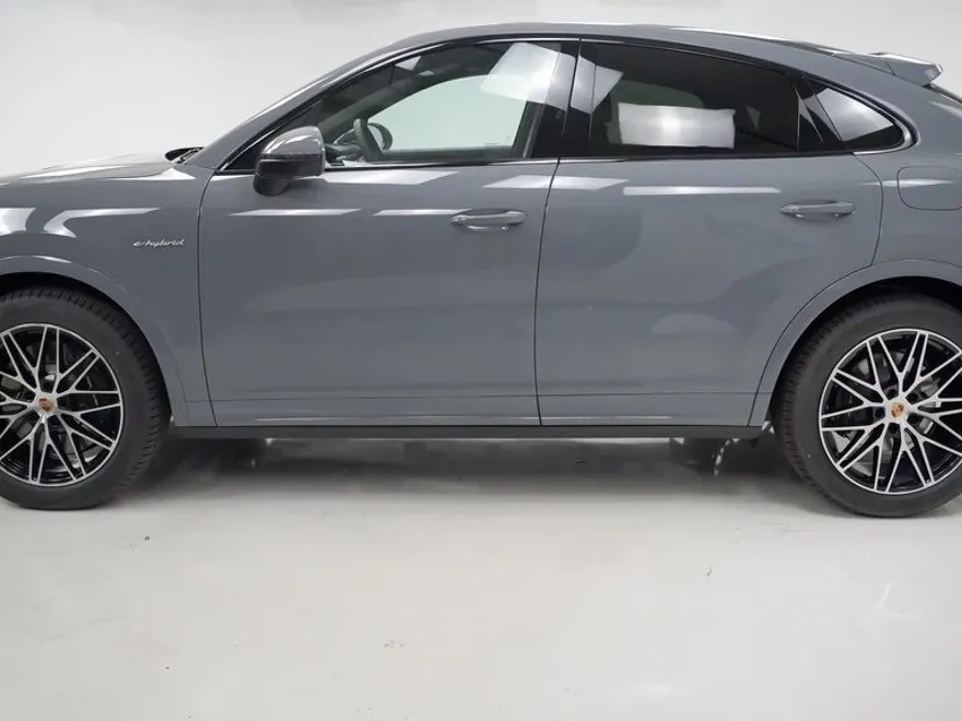 2026 Porsche Cayenne E-Hybrid Coupe photo 1