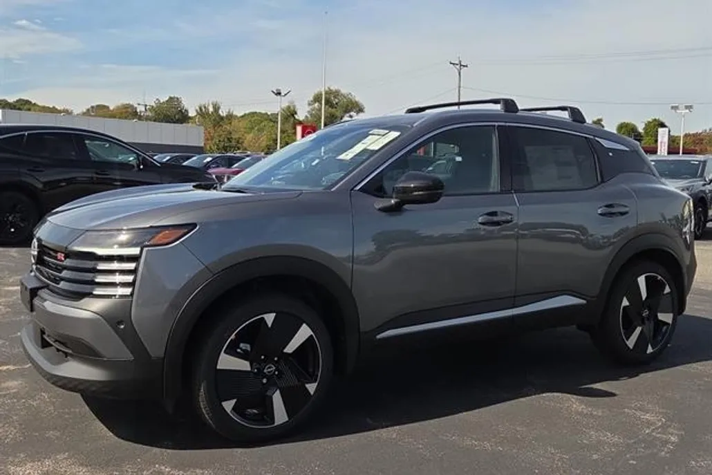 2026 Nissan Kicks SR photo 1