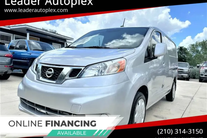 2013 Nissan NV200 SV photo 1
