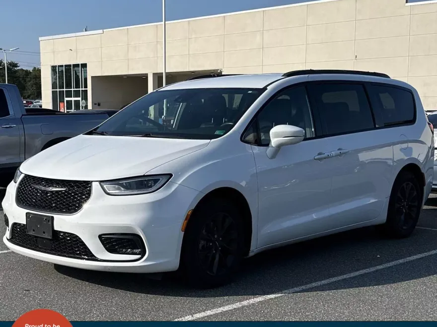 2021 Chrysler Pacifica Touring L photo 1