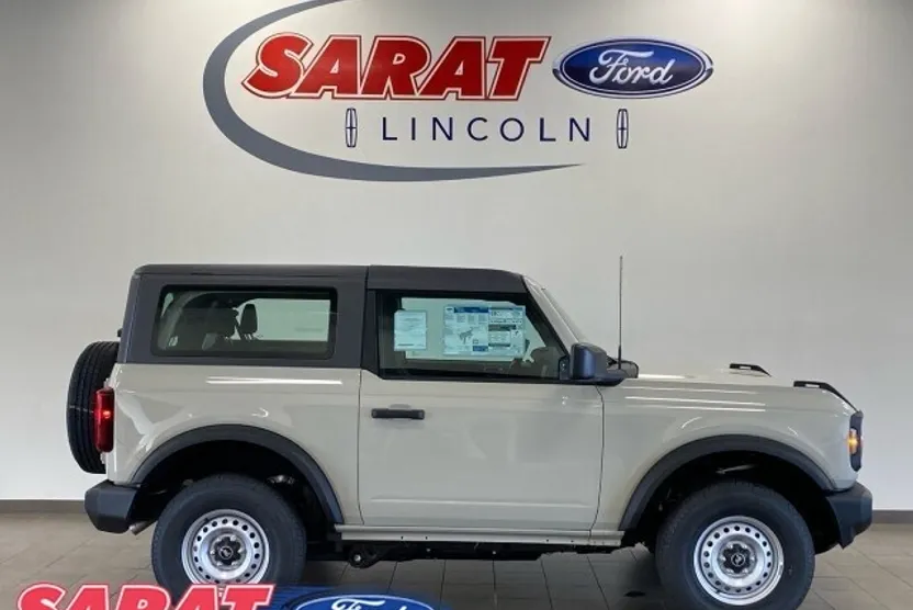 2025 Ford Bronco Base photo 1