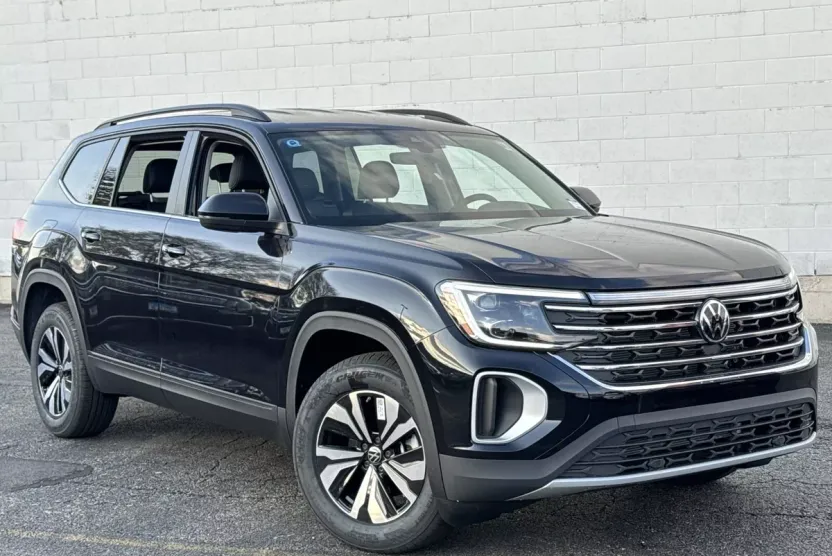 2025 Volkswagen Atlas SE photo 1