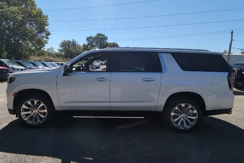 2024 Chevrolet Suburban Premier photo 1
