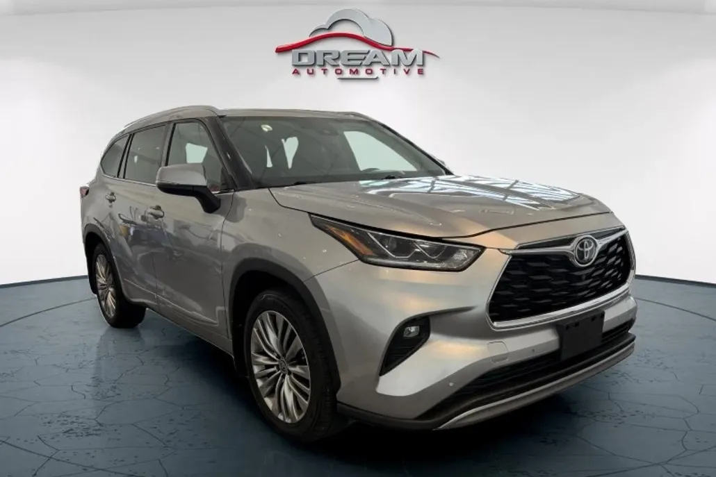 2022 Toyota Highlander Platinum photo 1