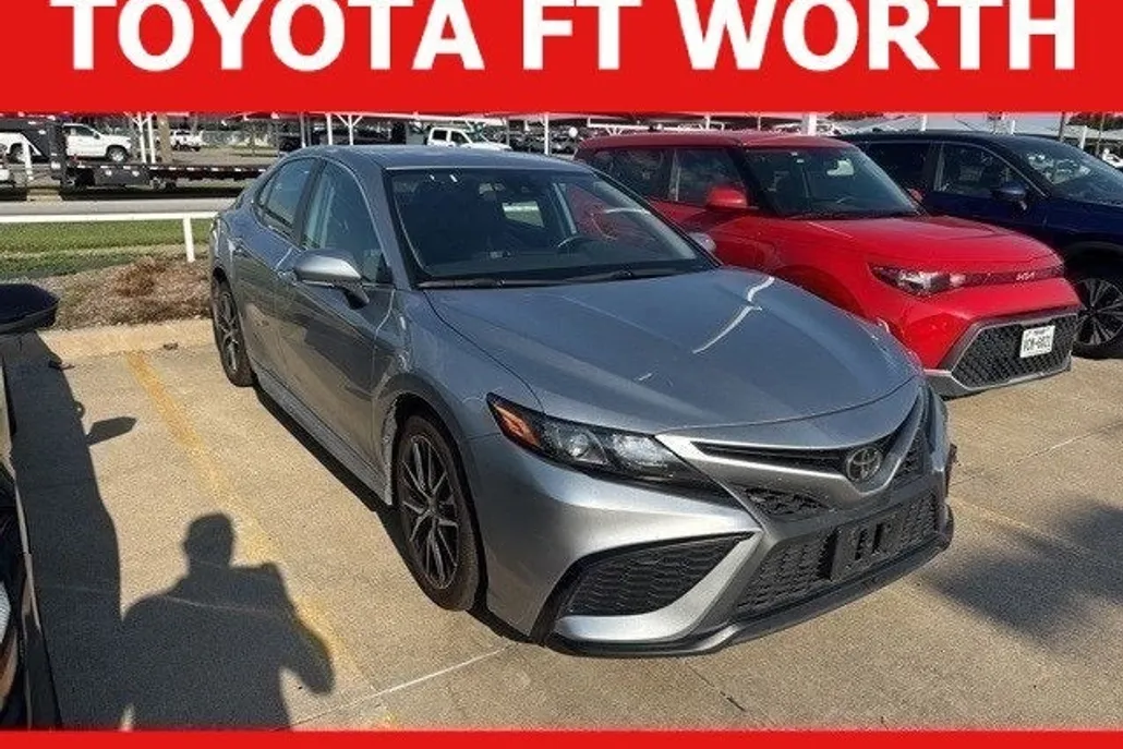 2024 Toyota Camry SE photo 1