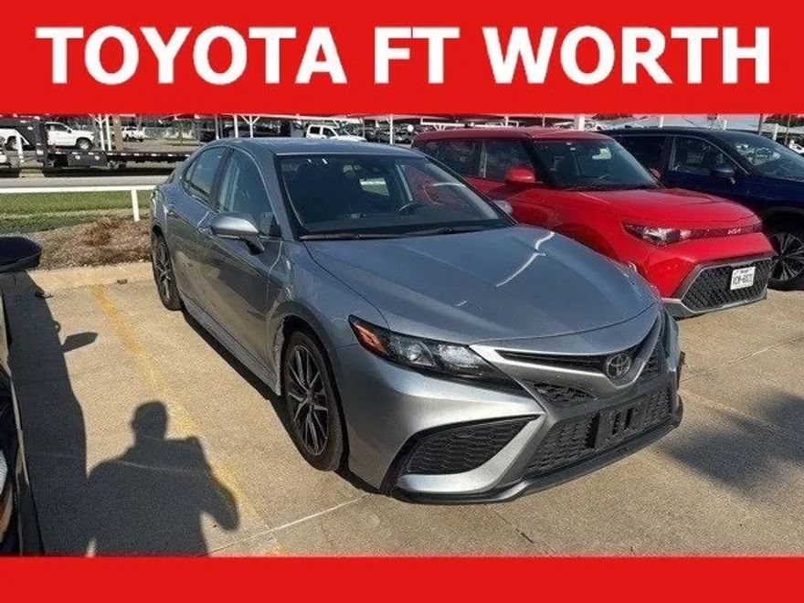 2024 Toyota Camry SE photo 1