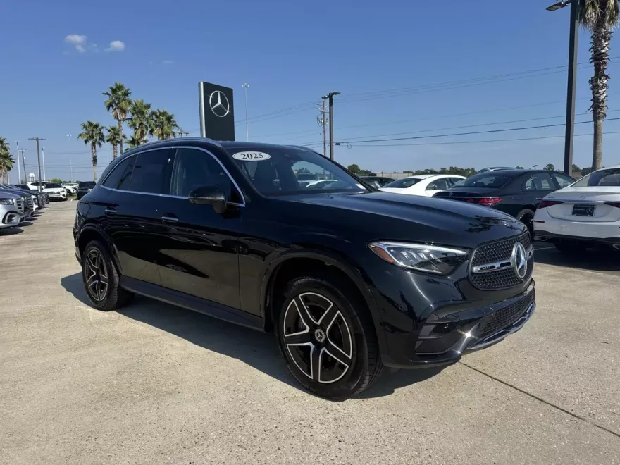2025 Mercedes Benz GLC 300 4MATIC photo 1