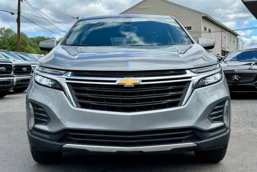 2023 Chevrolet Equinox LT photo 1