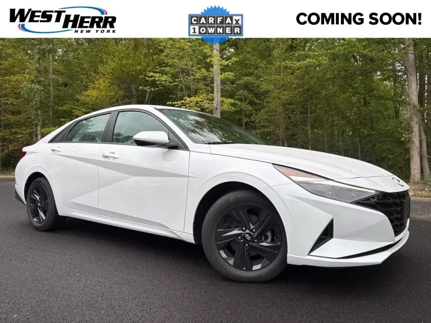 2023 Hyundai Elantra SEL photo 1