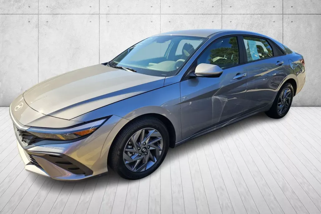 2024 Hyundai Elantra SEL photo 1