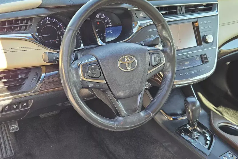 2014 Toyota Avalon Limited photo 1