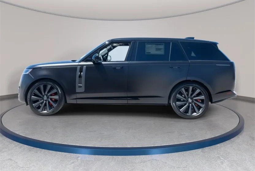 2025 Land Rover Range Rover SV photo 1