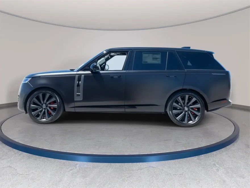2025 Land Rover Range Rover SV photo 1