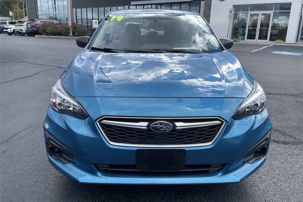 2019 Subaru Impreza 2.0i photo 1