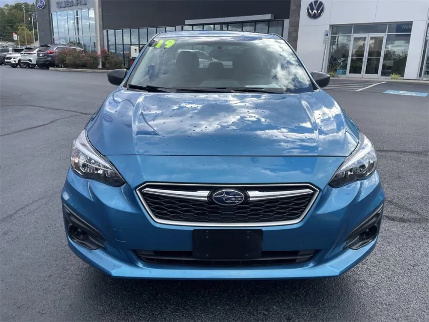 2019 Subaru Impreza 2.0i photo 1