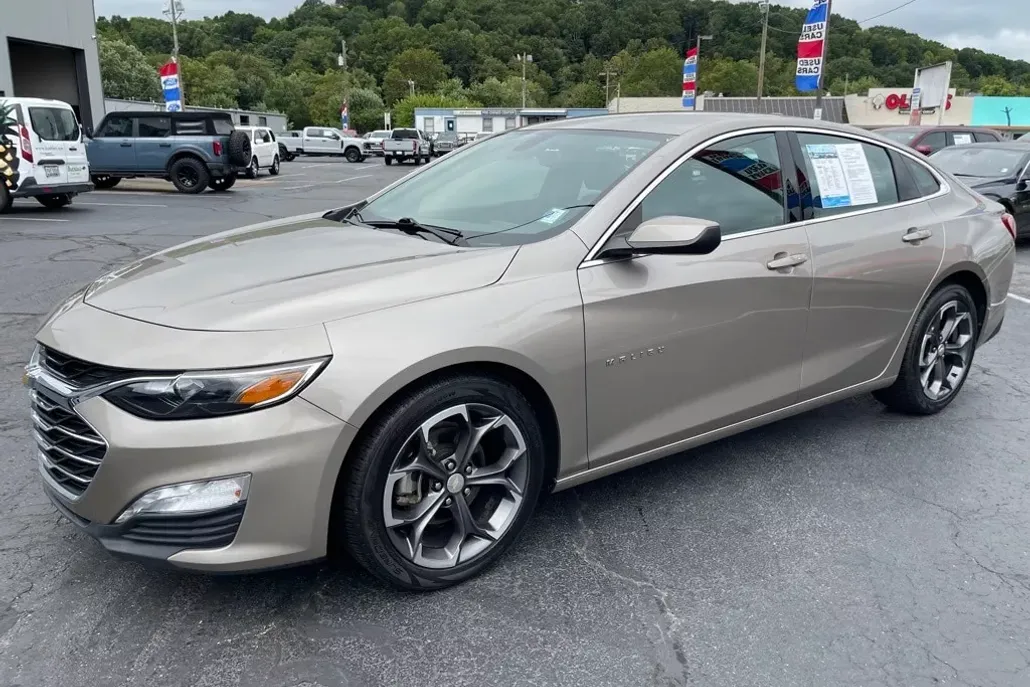 2022 Chevrolet Malibu 1LT photo 1