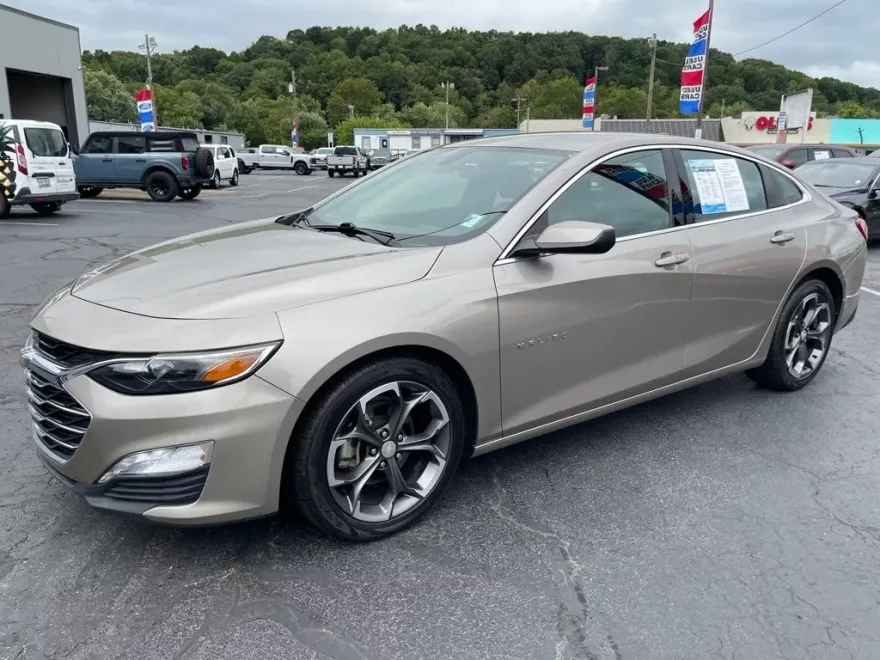 2022 Chevrolet Malibu 1LT photo 1