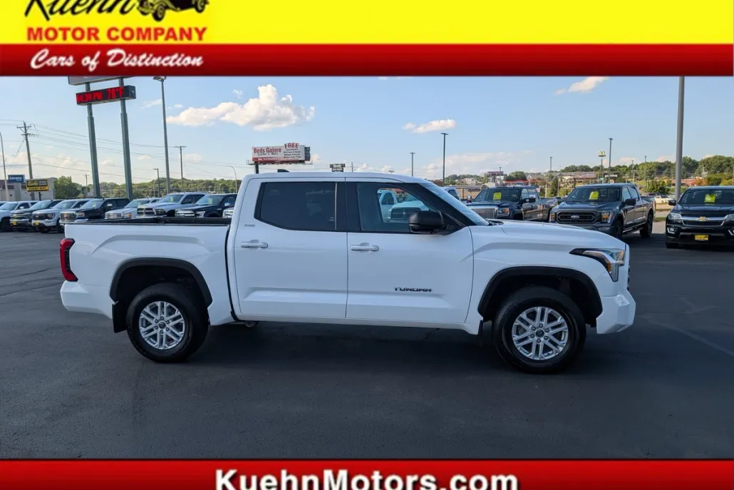 2022 Toyota Tundra SR5 photo 1