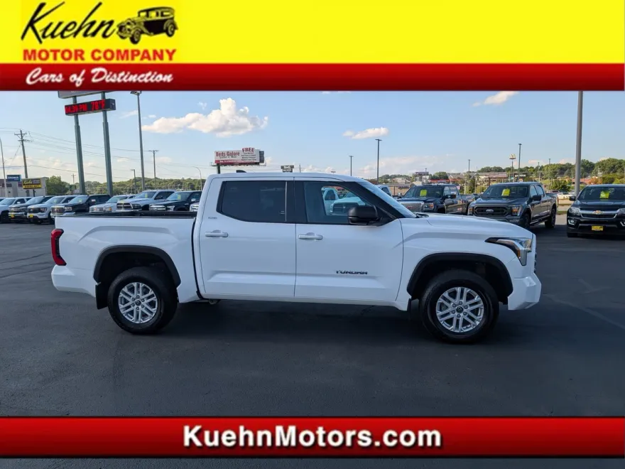 2022 Toyota Tundra SR5 photo 1