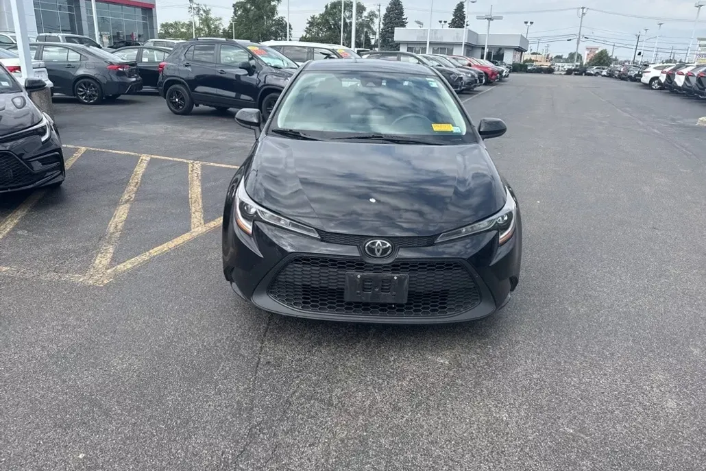 2022 Toyota Corolla LE photo 1