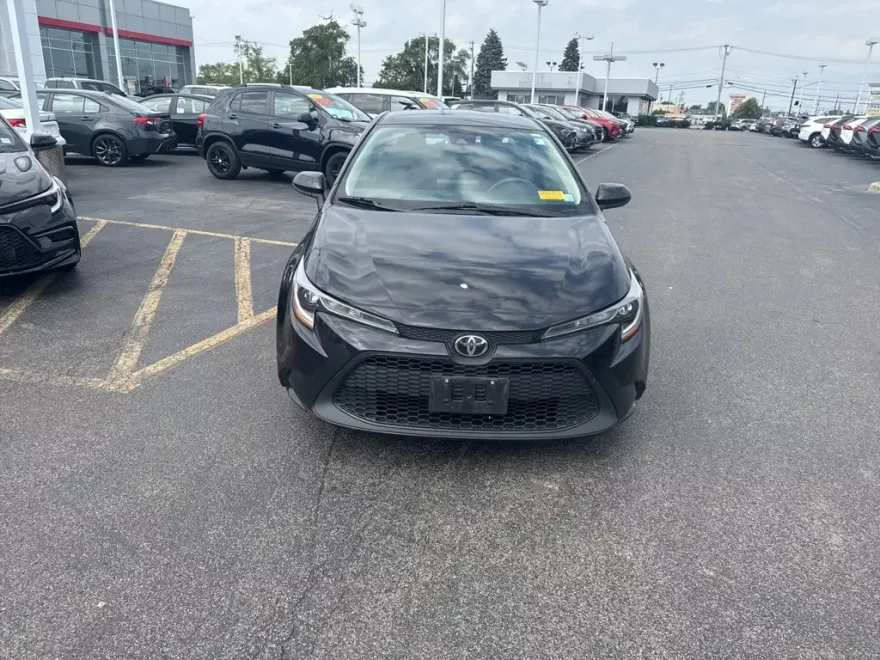 2022 Toyota Corolla LE photo 1