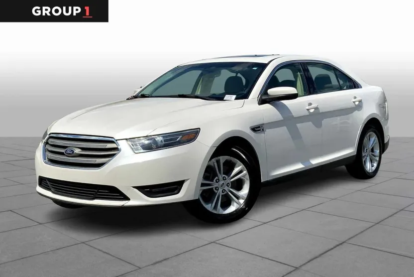 2015 Ford Taurus SEL photo 1