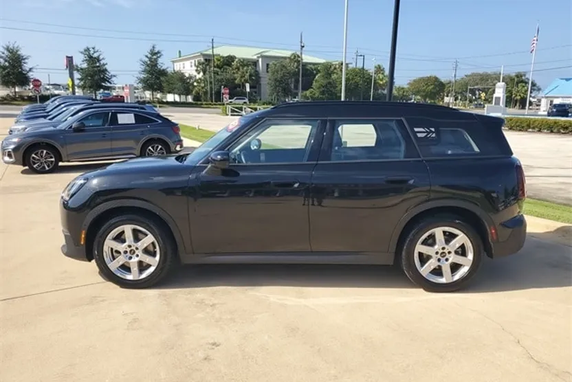 2025 Mini Countryman S ALL4 photo 1
