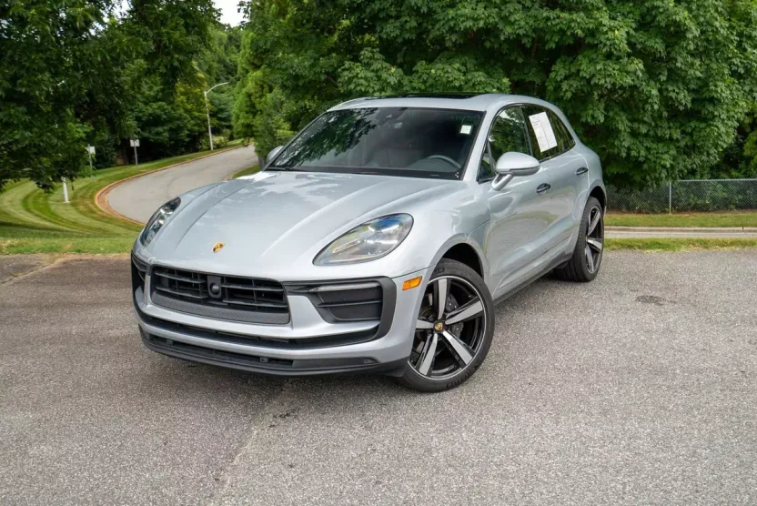 2024 Porsche Macan Base photo 1